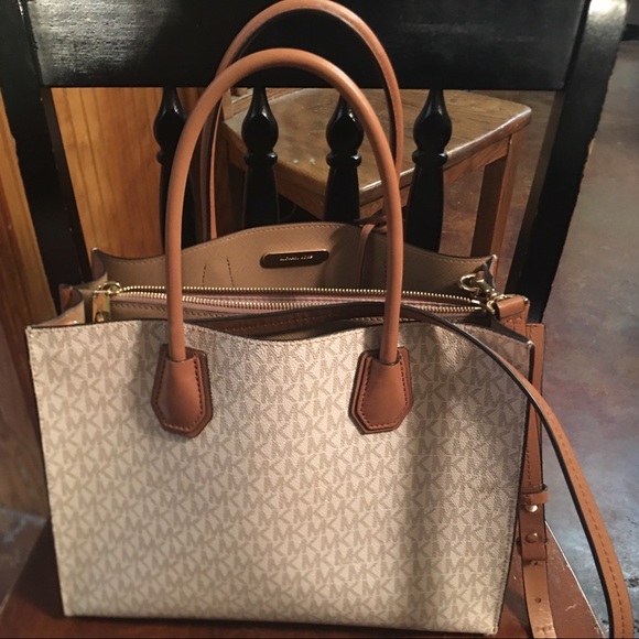 Michael Kors Purse Mercer Large Logo Tote - Picture 3 of 4